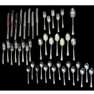 William Rogers Desire Overlaid International Silverplate 44 Pc Flatware Set READ